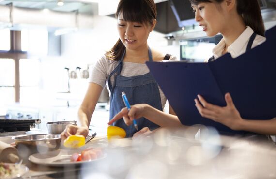浜松の料理教室としてスクールで基礎知識を身に付けたいとお考えの方を支援